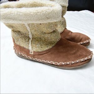 Clark’s indoors and outdoors slippers boots size10